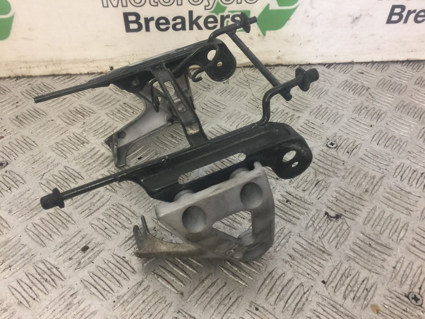 HONDA CB900 CB 900 HORNET HEADLIGTH BRACKET YEAR 2002-06 (STOCK 633)