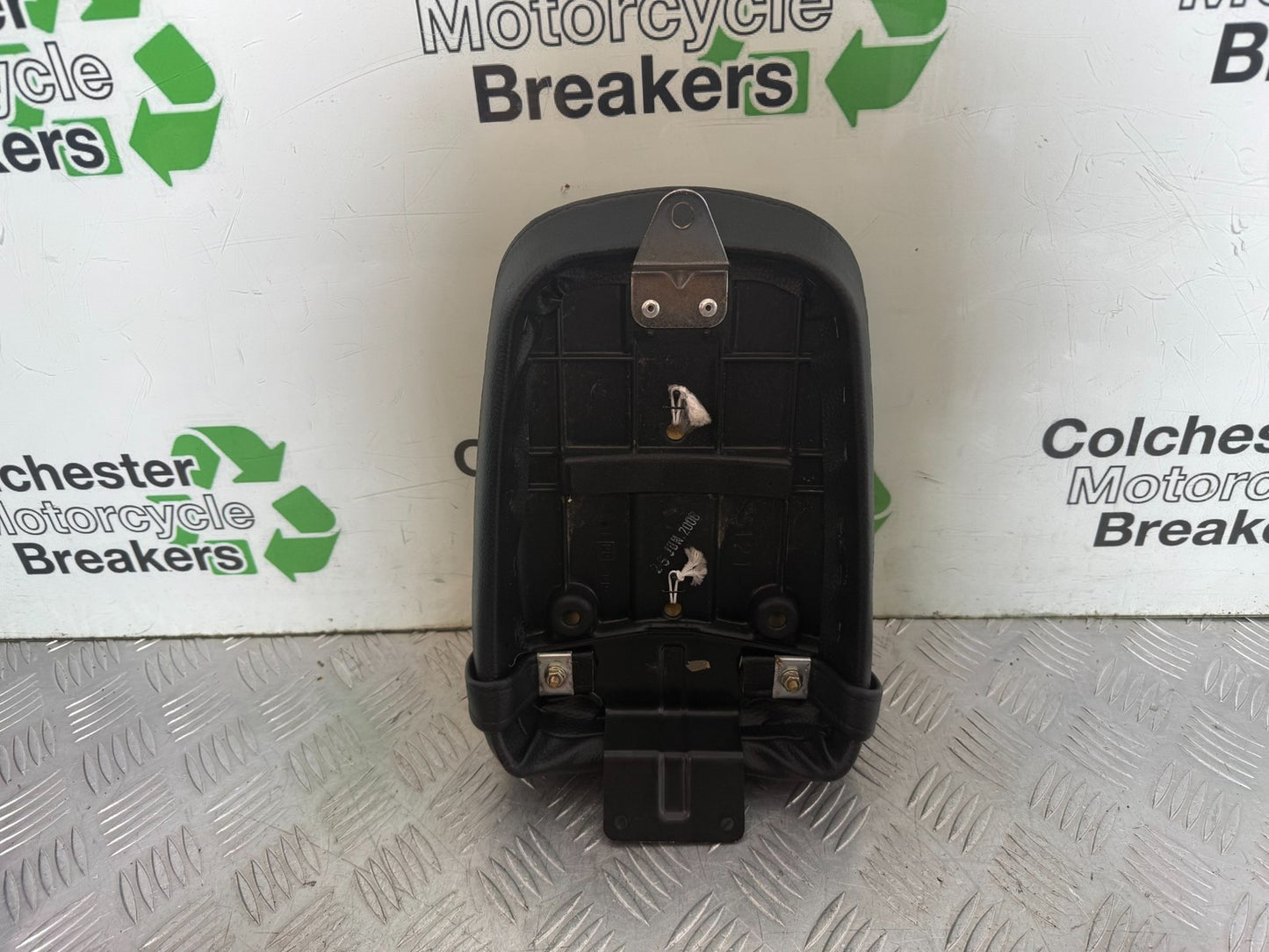 SUZUKI GZ125 GZ 125 MARAUDER REAR PILLION SEAT YEAR 1998-2005