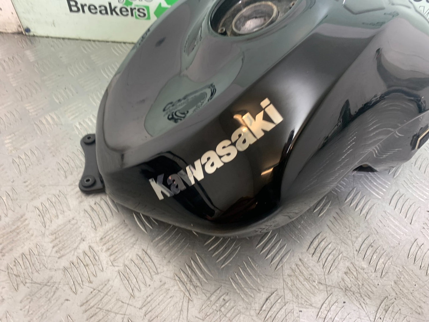KAWASAKI ZX10R ZX10 R PETROL TANK   2008-2010 (CMB1206)