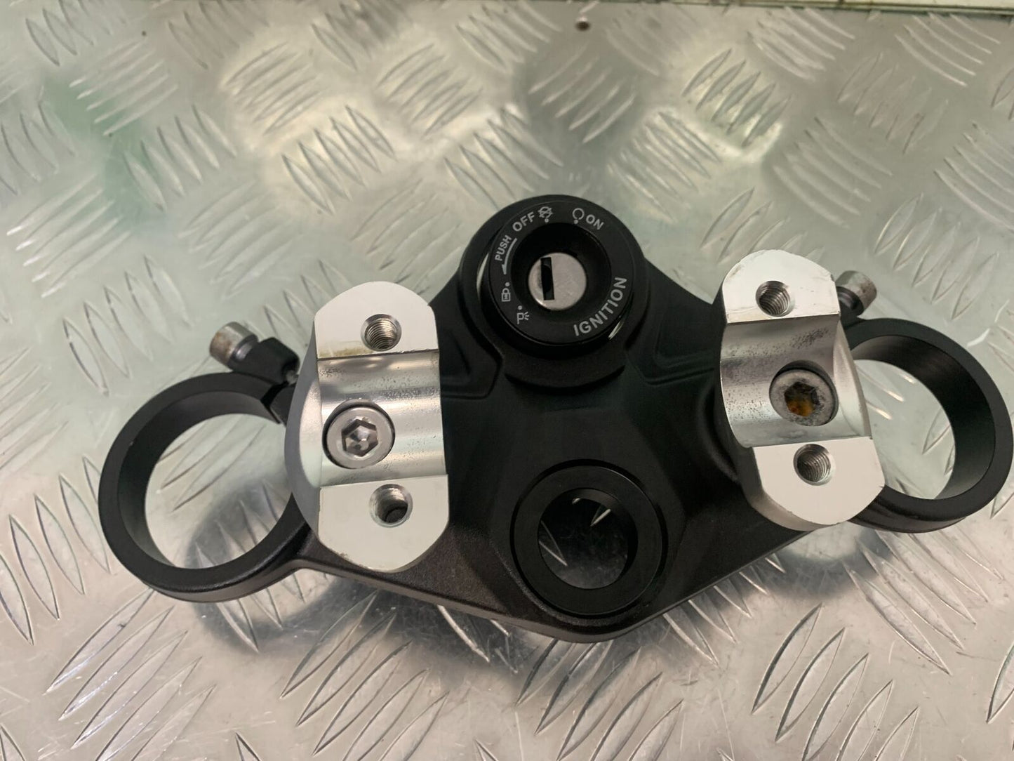 TRIUMPH 765 STREET TRIPLE RS TOP YOKE  YEAR 2018-2021 (STOCK 968)