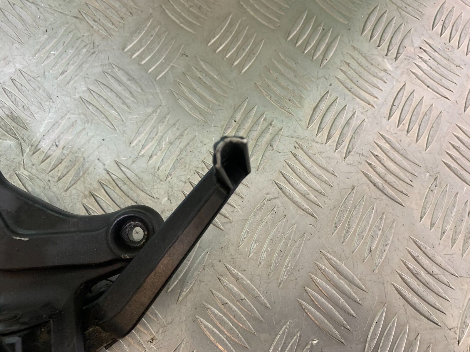 SUZUKI SV650 X SV 650 X FRONT RIGHT HANGER YEAR 2018-2022  (CMB1081)