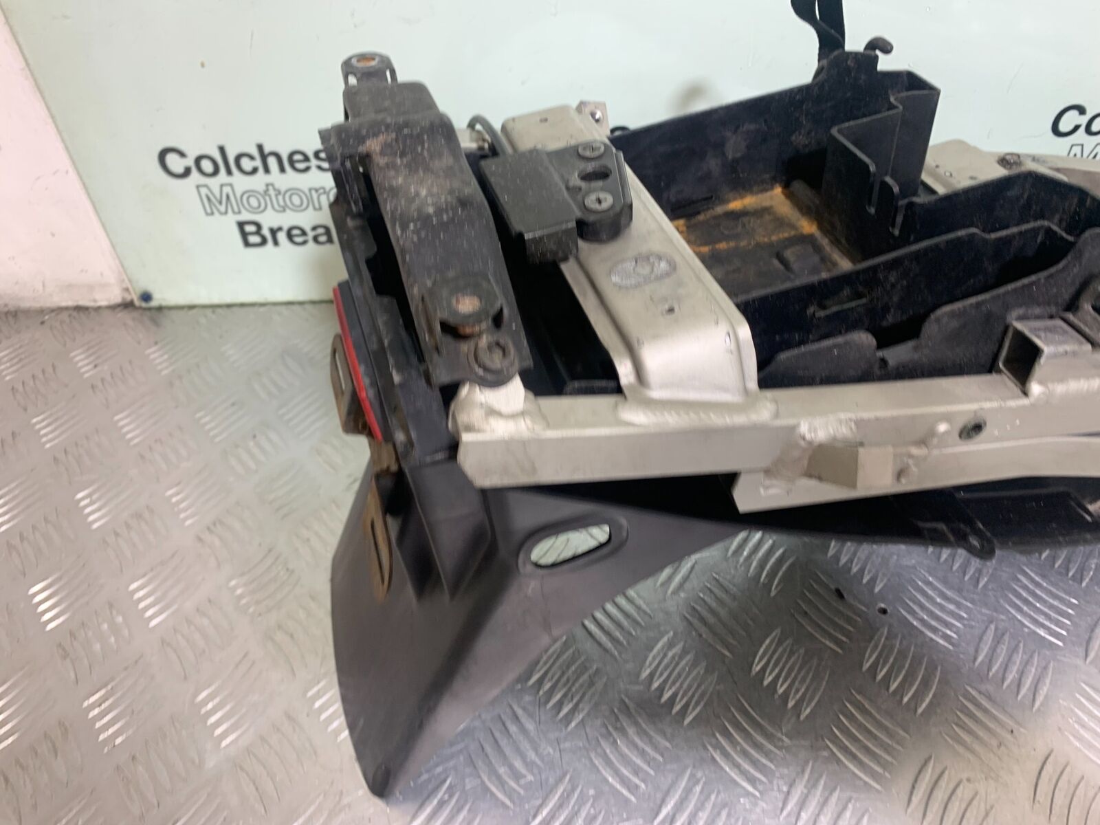 KAWASAKI ZX6R ZX6 J REAR MUDGUARD AND SUBFRAME YEAR 2000 (CMB1129)