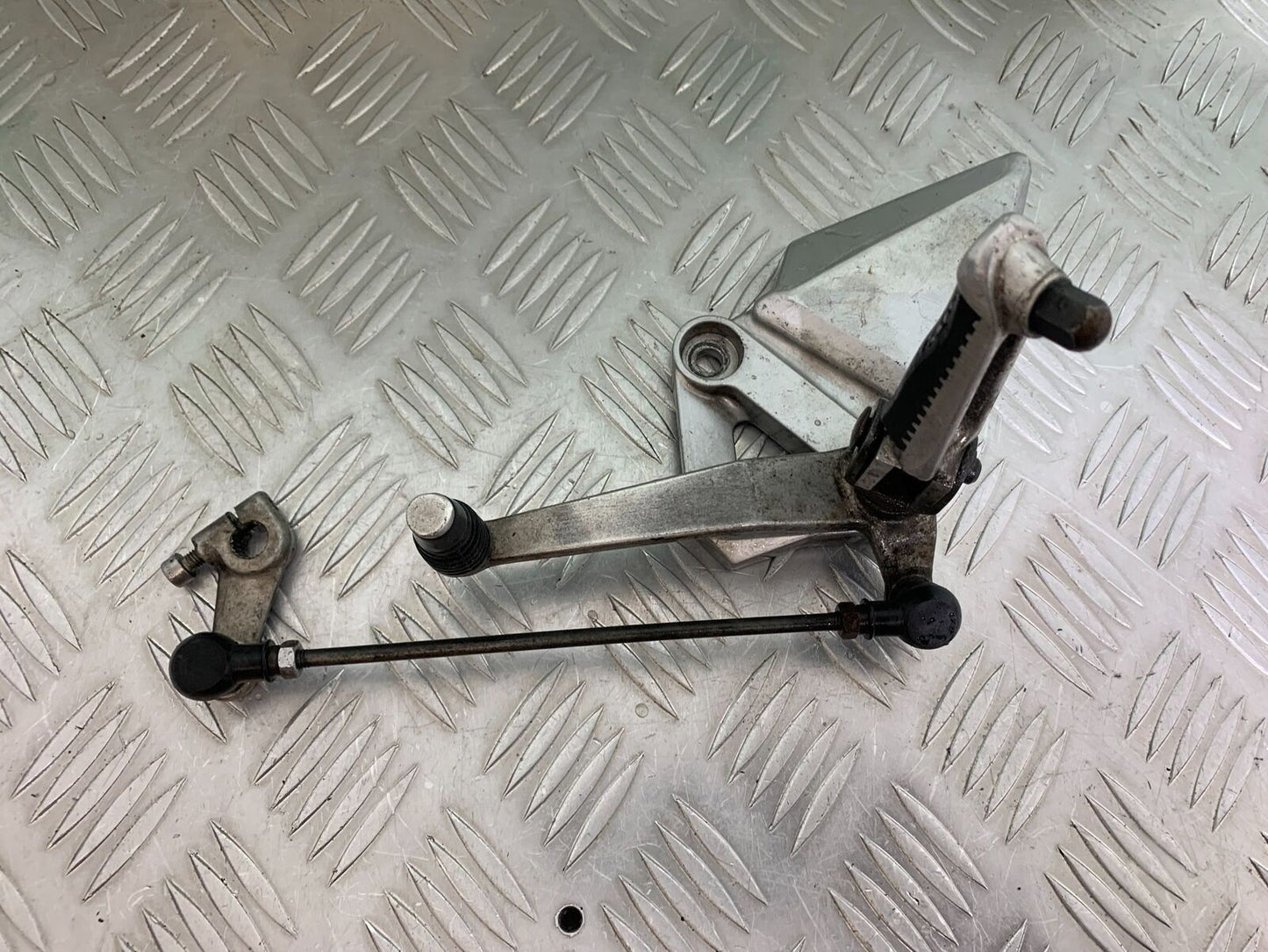 SUZUKI SV1000 SV 1000 K4 FRONT LEFT HANGER  YEAR 2003-2007 (CMB1042)