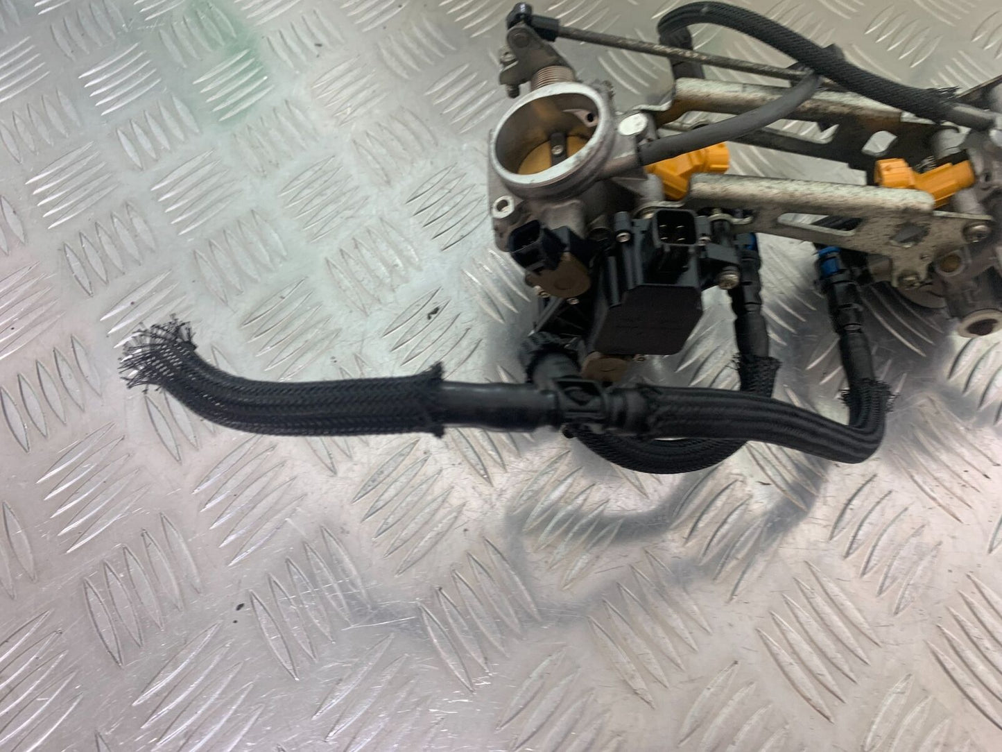 SUZUKI DL 650 V-STROM THROTTLE BODIES YEAR 2016 (STOCK 996)