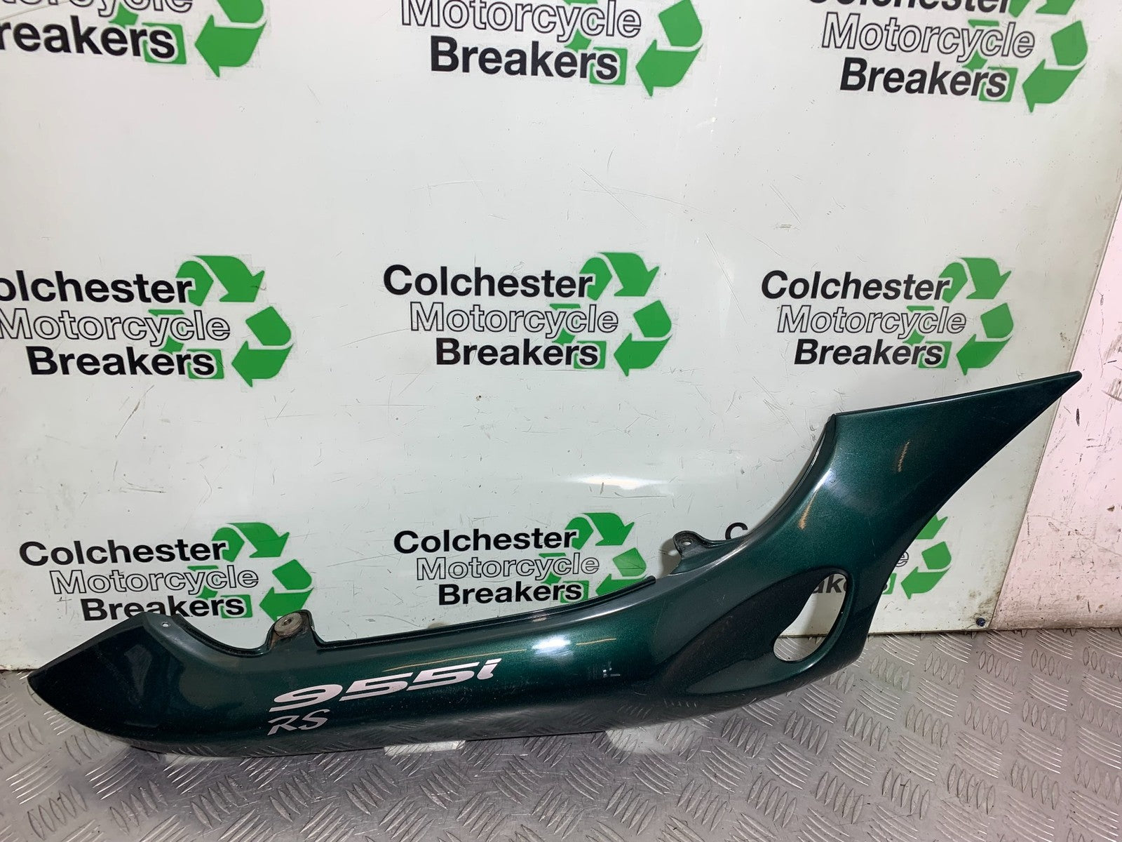TRIUMPH 955I SPRINT RS RIGHT SEAT PANEL  YEAR 1999-03 (CMB1313)