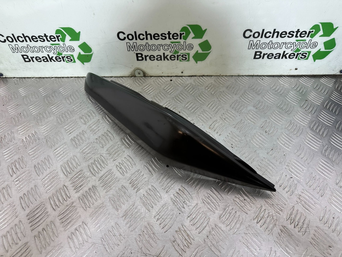 KAWASAKI ER6 F ER6F RIGHT SEAT PANEL YEAR 2005-2008 (CMB1178)