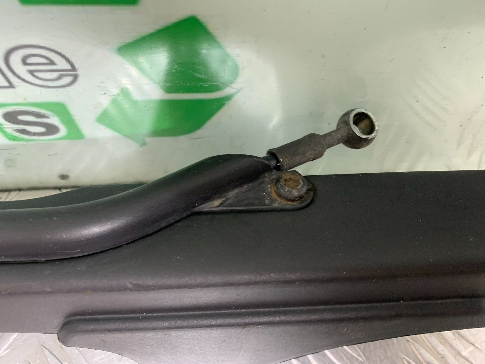 TRIUMPH 955i SPRINT ST CHAIN GUARD  YEAR 1999-04 (CMB1230)