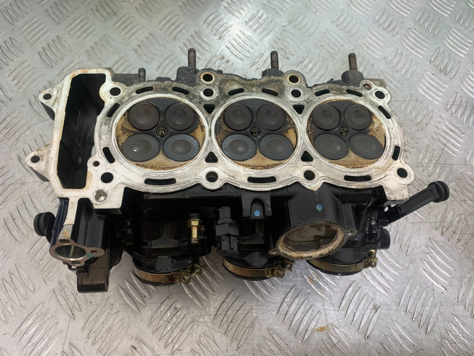 TRIUMPH 675 STREET TRIPLE CYLINDER HEAD AND CAMS   2013-2016 (CMB1186)