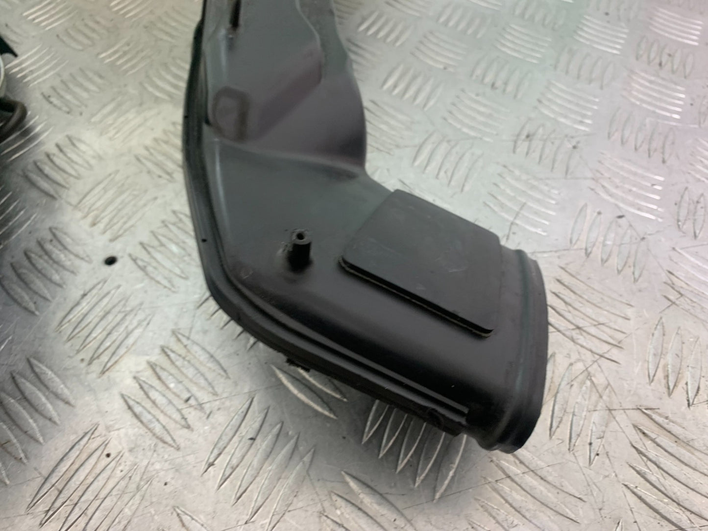 HONDA CBR1000 RR CBR1000 FIREBLADE LEFT AND RIGHT AIR DUCTS 2008-2011 (CMB1179)