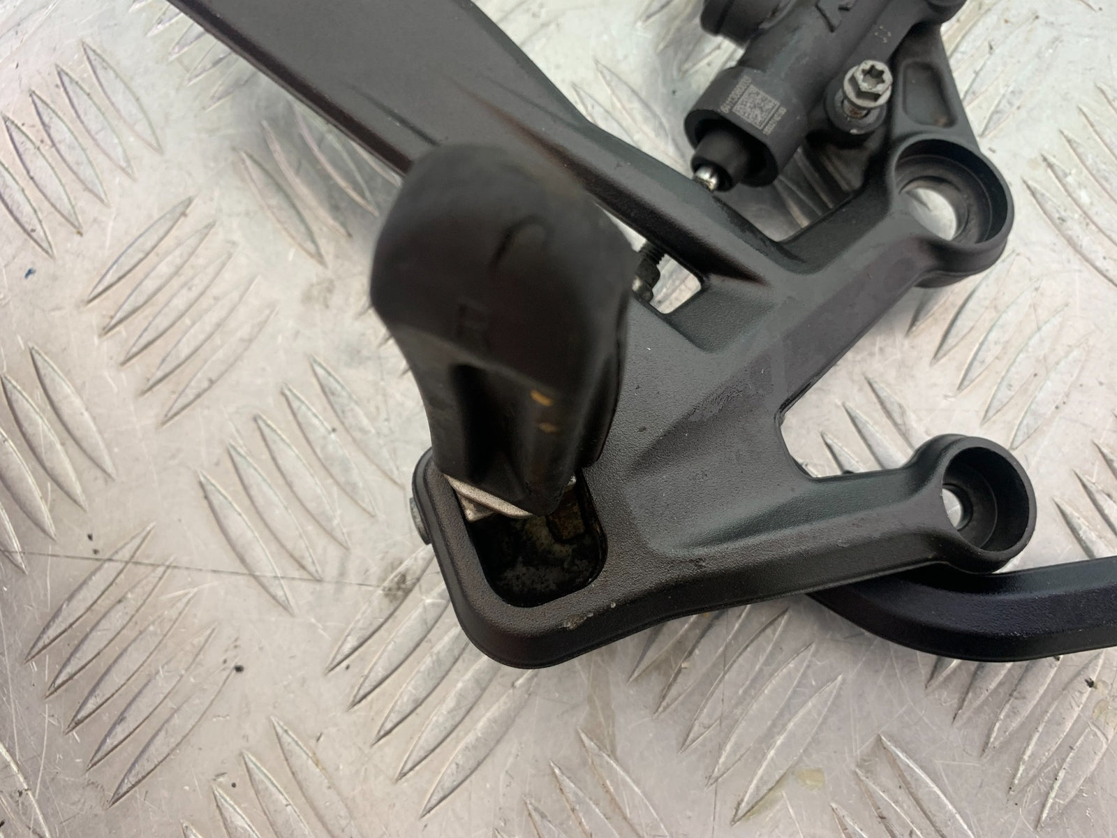 KTM 790 DUKE FRONT RIGHT HANGER  YEAR 2018-2021  (CMB11150)