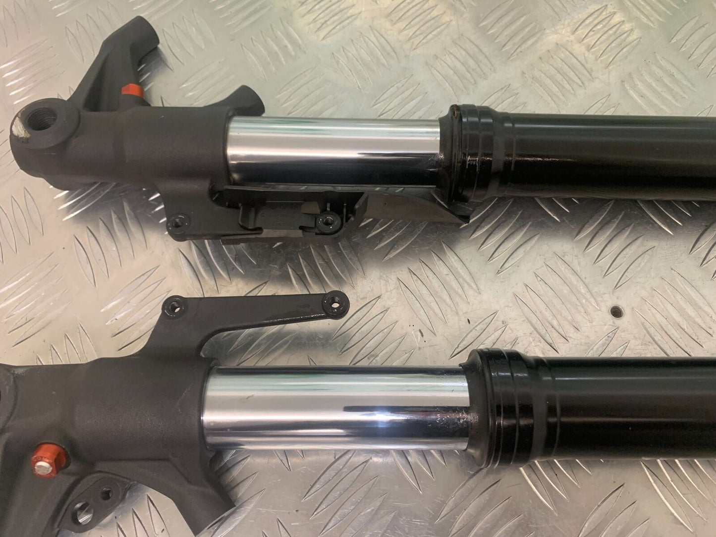 TRIUMPH 675 STREET TRIPLE RX FORKS  YEAR 2015-2017  (STOCK 971)