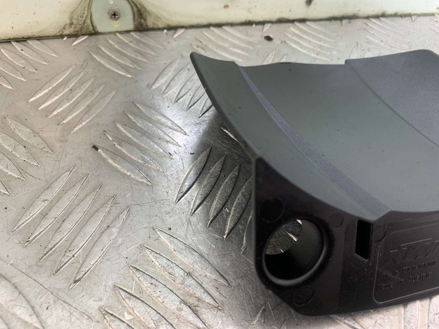 KTM 690 DUKE R LC4 REAR HUGGER YEAR 2012-2015  (CMB1180)
