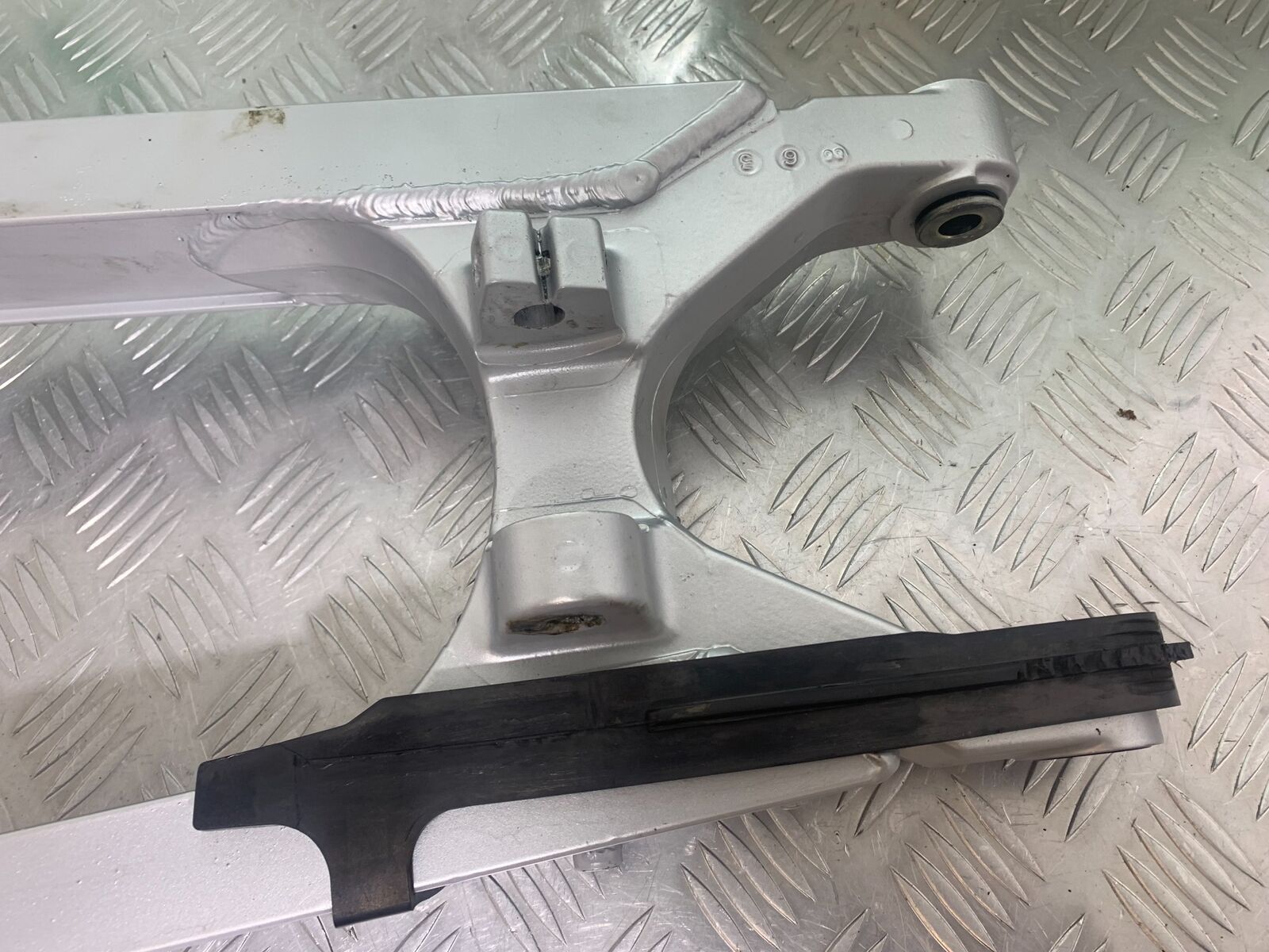 HONDA VFR400 VFR 400 NC21 SWINGARM   YEAR 1986-87 (CMB1043)