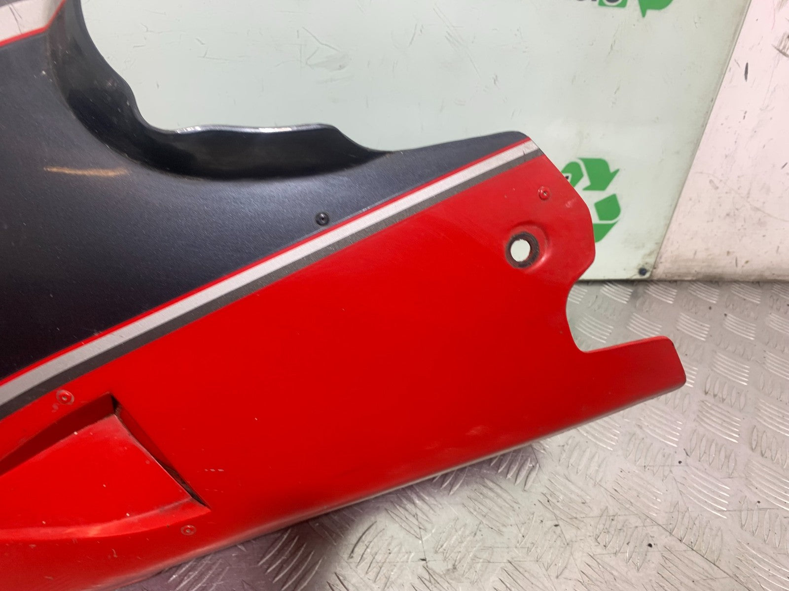 KAWASAKI GPZ600 GPZ 600 BELLY PAN YEAR 1988-90  (CMB1258)