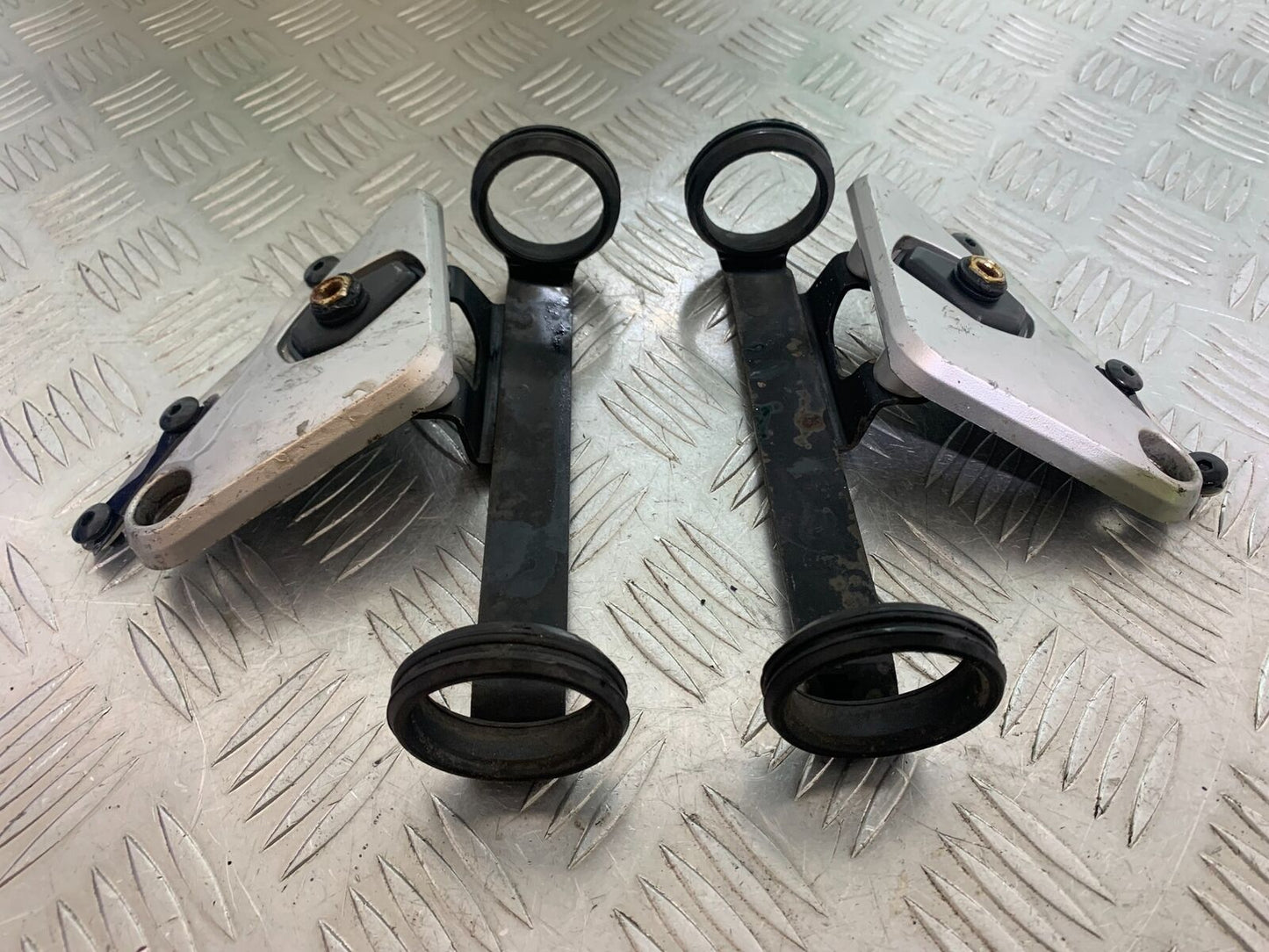 SUZUKI GSF1250 GSF 1250 BANDIT HEADLIGHT BRACKETS   YEAR 2010-14 (CMB1092)