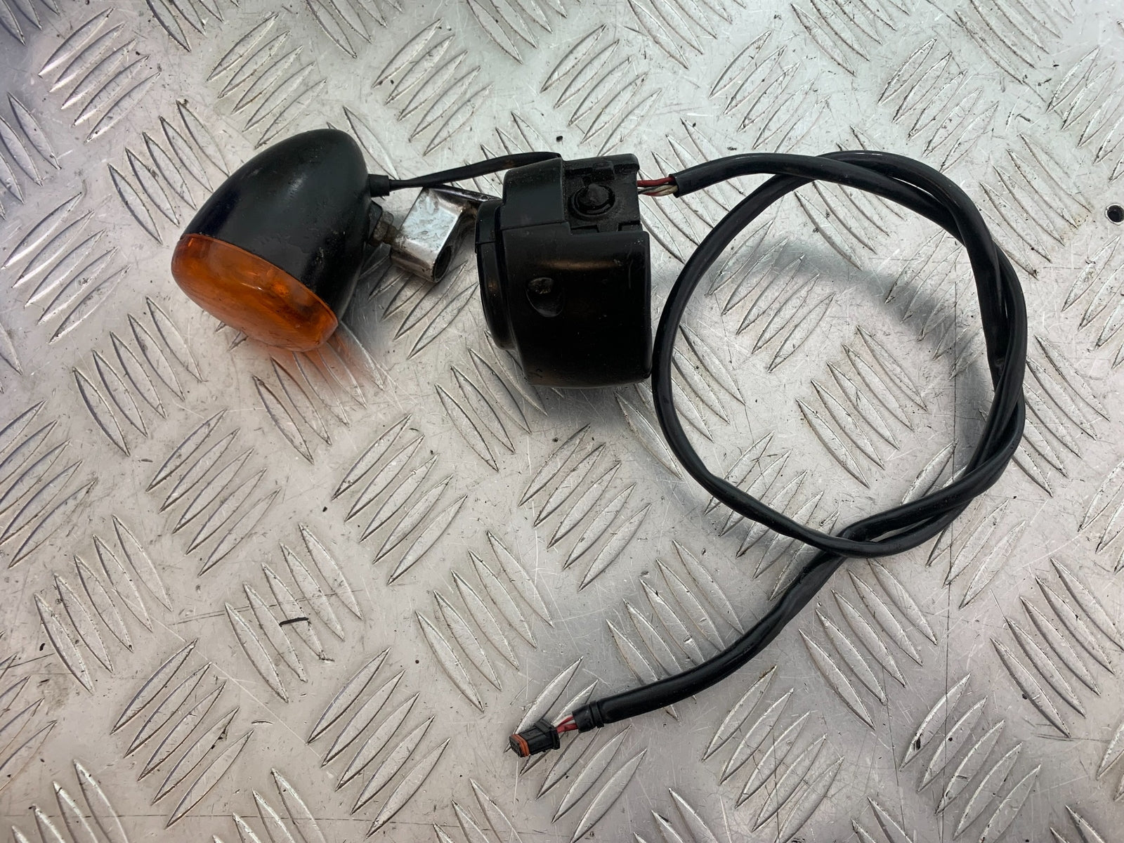 HARLEY DAVIDSON FXS  BLACKLINE 1585 LEFT SWITCH GEAR  YEAR 2012 (CMB1147)