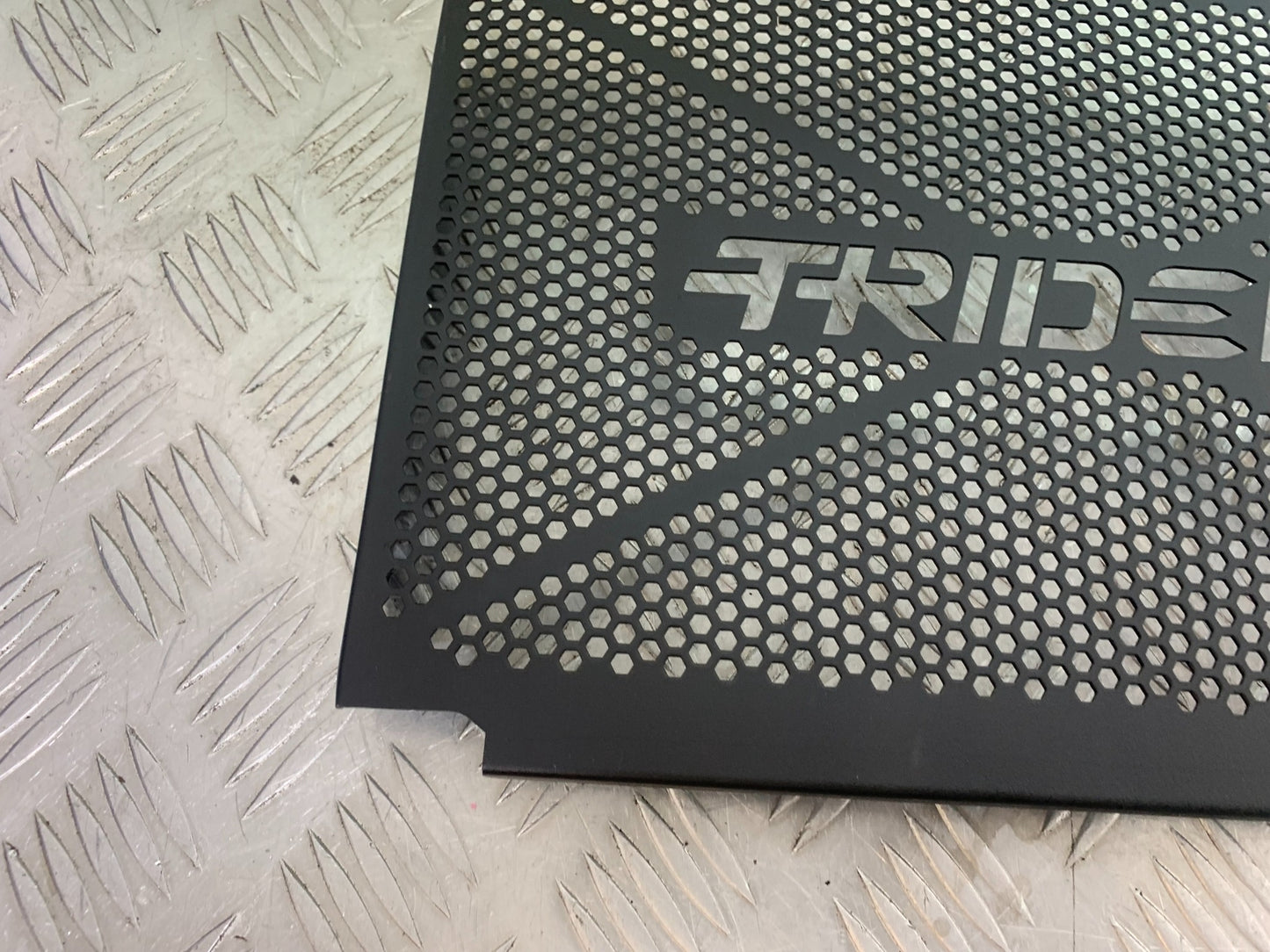TRIUMPH TRIDENT 660 RADIATOR GRILL  YEAR 2021-2024 (CMB1148)