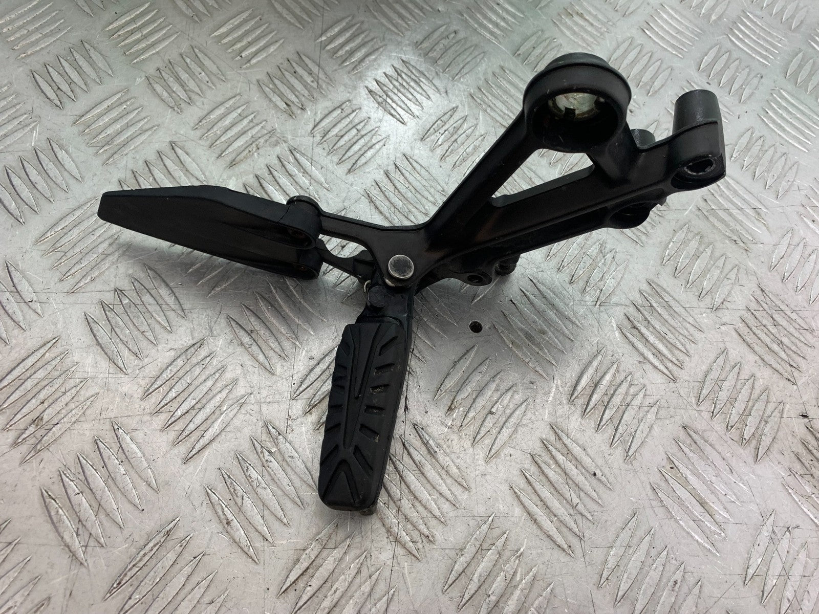 KTM DUKE 125 FRONT RIGHT HANGER  YEAR 2017-2022 (CMB1274)