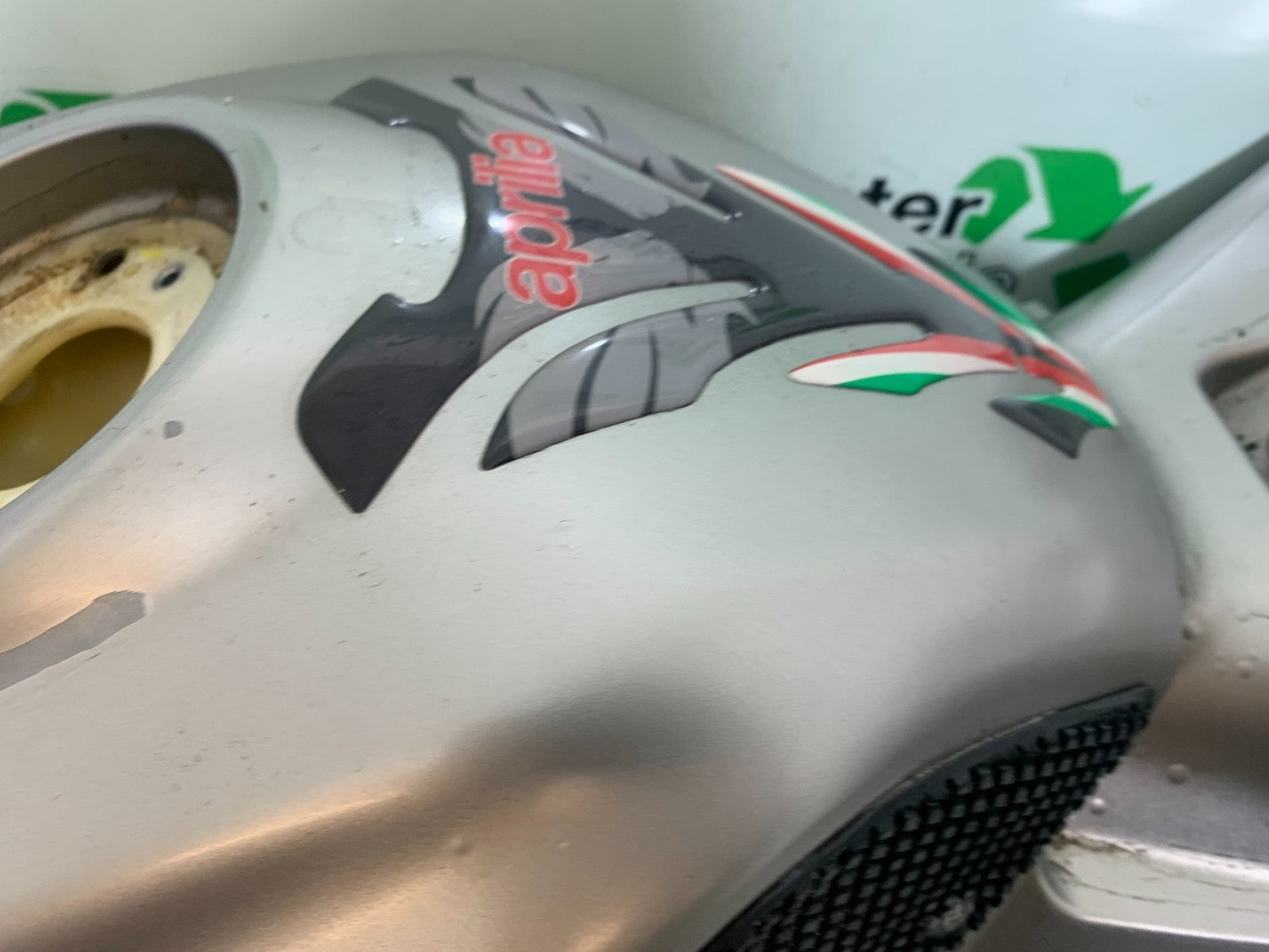 APRILIA TUONO 1000 V4 PETROL TANK  YEAR 2013-2014  (CMB1239)