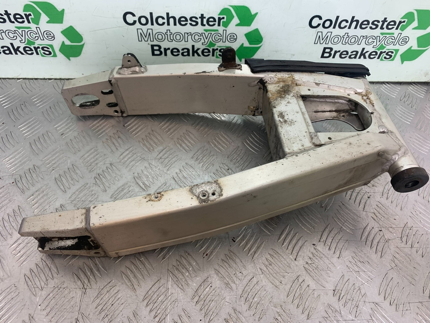 YAMAHA YZF1000 THUNDERACE SWINGARM  YEAR 1997-2000 (CMB1204)