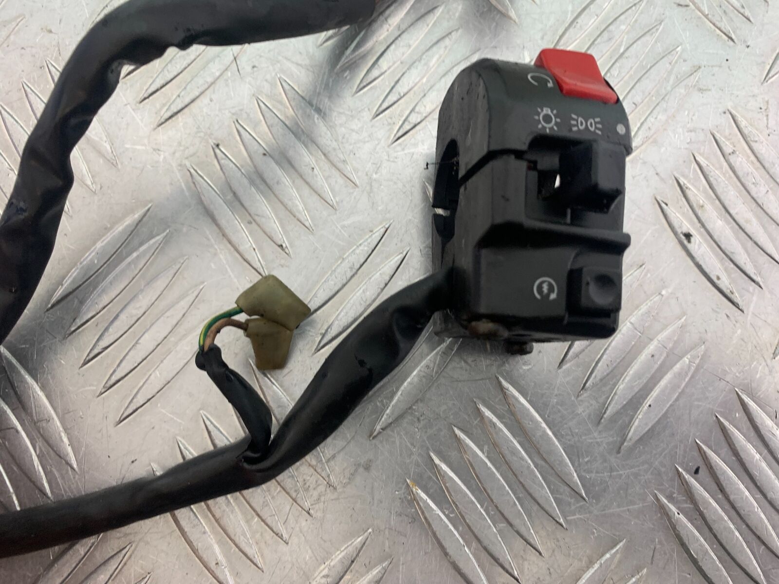 YAMAHA XJR1300 XJR 1300 RIGHT SWITCH GEAR  YEAR 1999-2003 (CMB1055)