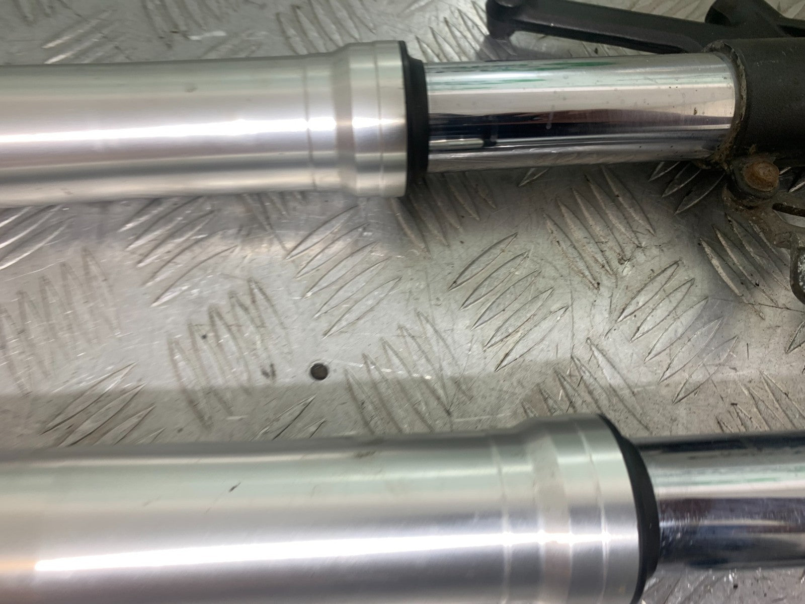 KAWASAKI GTR1400 GTR 1400 FORKS   YEAR 2007-2009 (CMB1174)