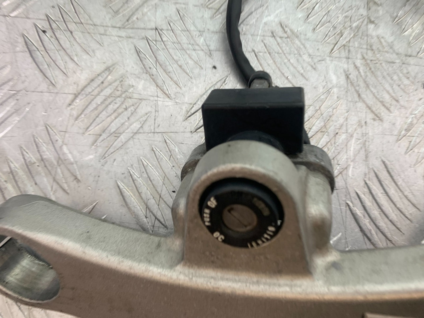 HONDA VFR800 PRE V-TEC LOCKS AND KEY YEAR 1998-2001 (CMB1233)