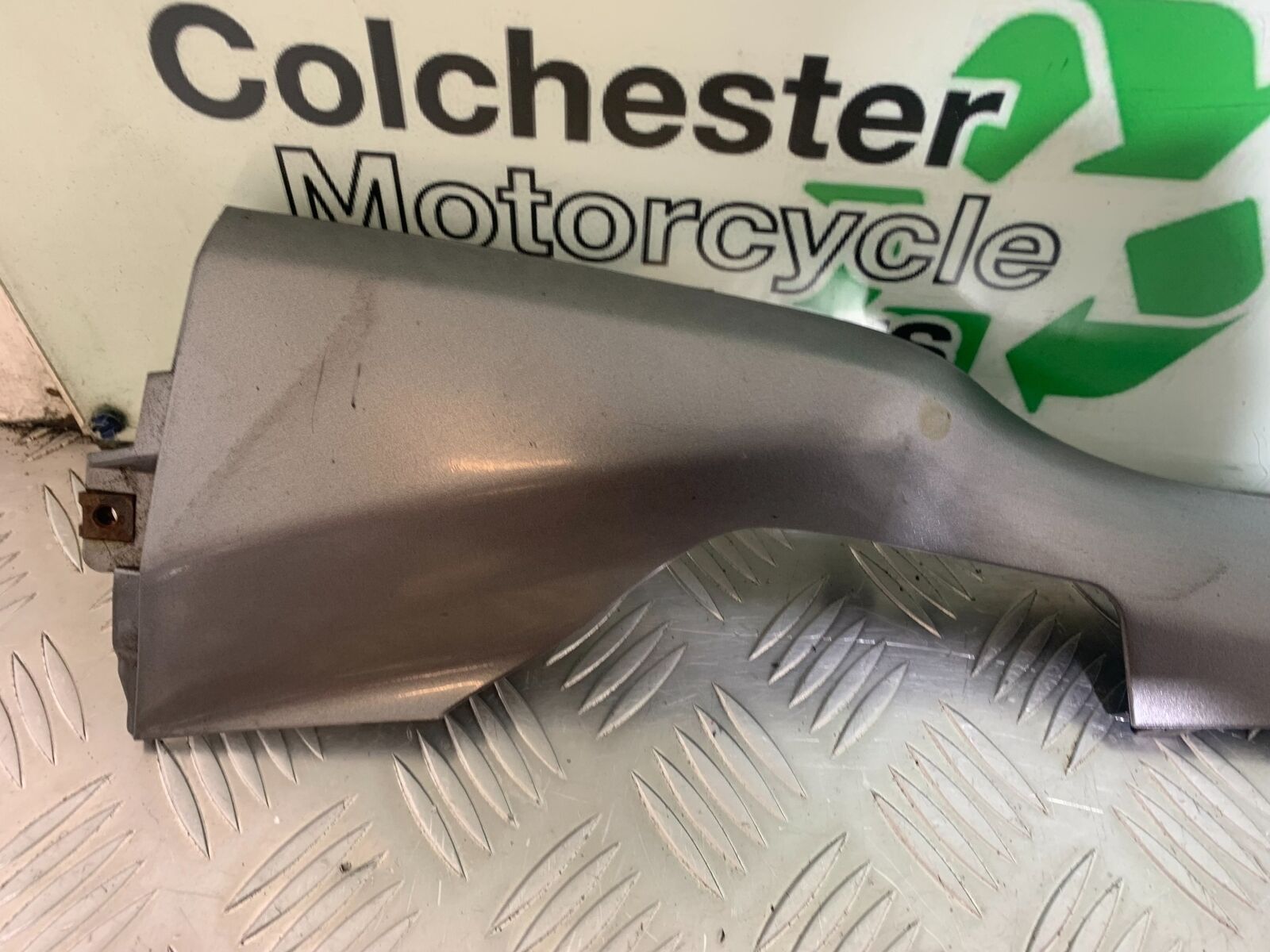 SUZUKI AN 200 UN 200 BURGMAN LOWER FAIRING PANEL YEAR 2007-09 (CMB1128)