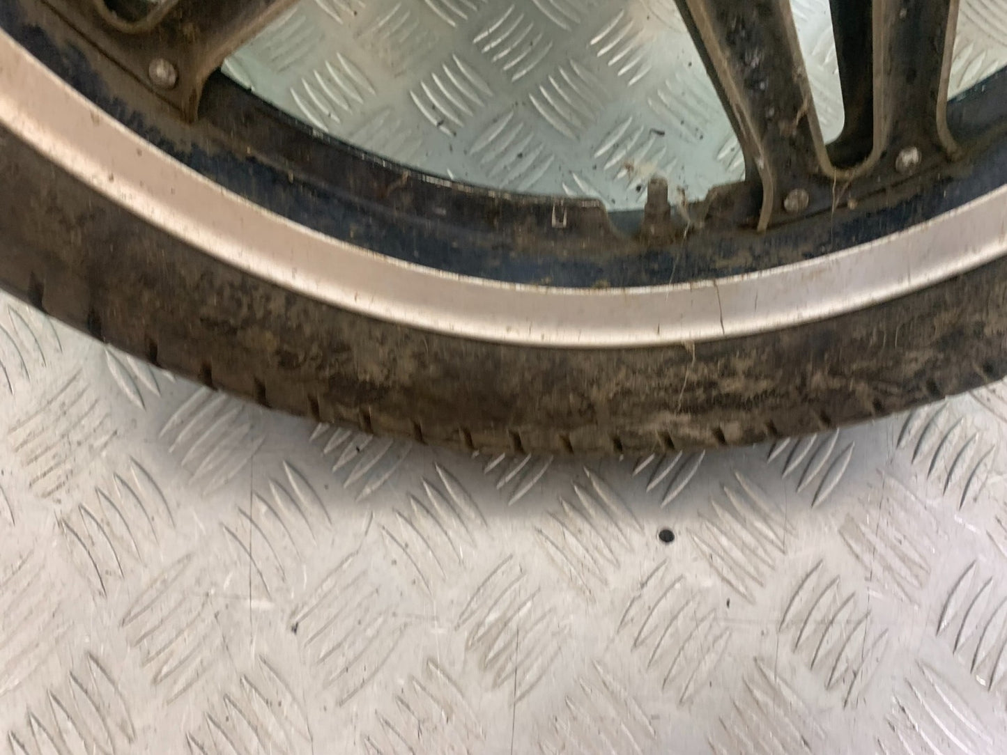 HONDA GL500 GL 500 SILVERWING FRONT WHEEL YEAR 1981-82 (CMB1168)