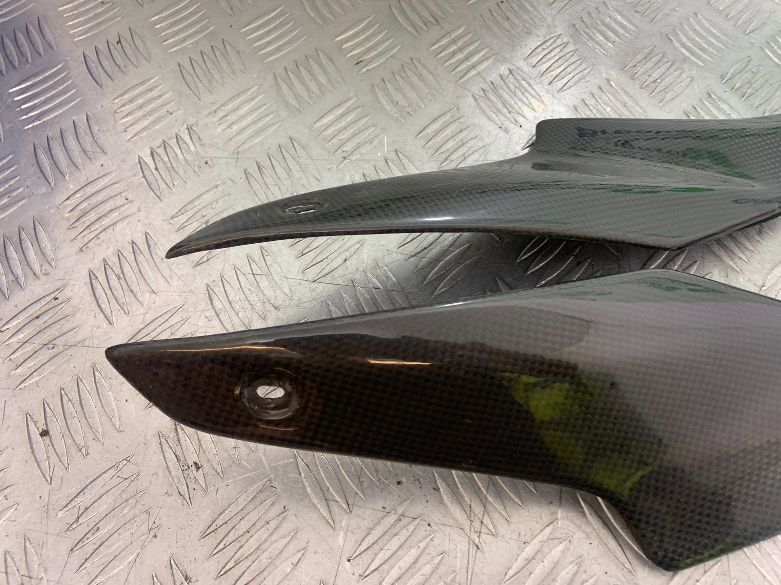 APRILIA RSV1000 R FACTORY MILLE CARBON LOWER TANK PANELS    2004-09 (CMB1203)