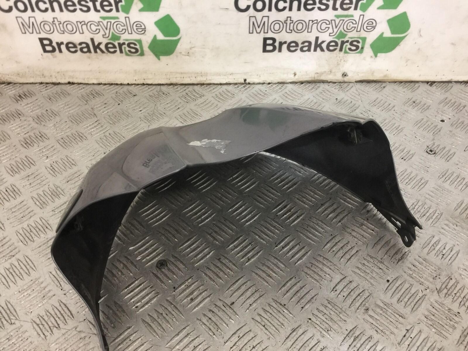 YAMAHA YZF R1 5VY TANK COVER  YEAR 2004-2006 (STOCK 748)