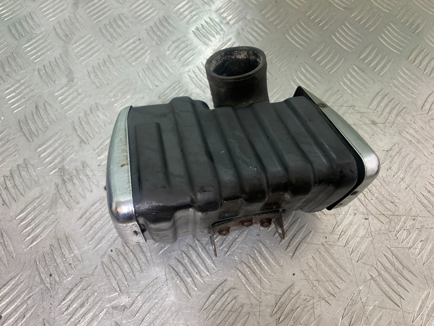 SUZUKI GP100 GP 100 AIRBOX  YEAR 1978-1988 (CMB1259)