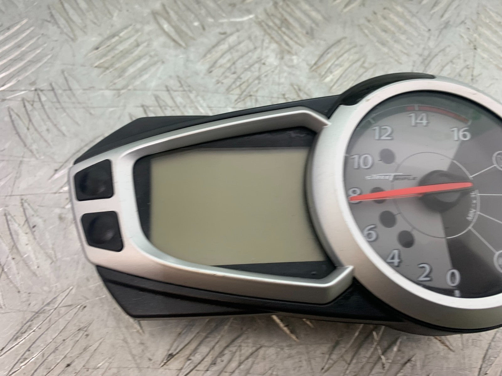 TRIUMPH 675 STREET TRIPLE R CLOCKS SPEEDO DASH YEAR 2013 - 2016 (CMB1221)