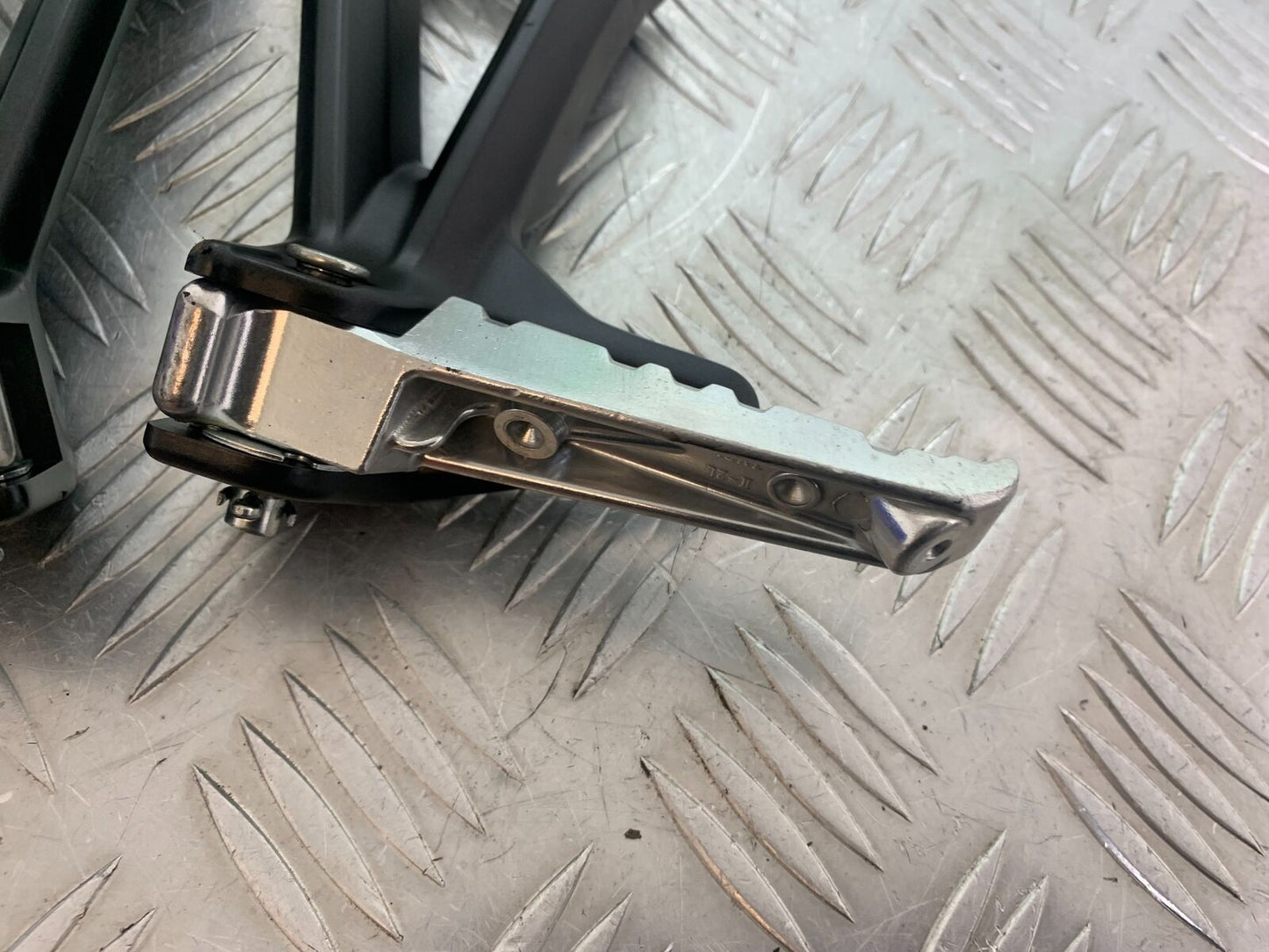 YAMAHA XSR900 XSR 900 REAR HANGERS AND PEGS  YEAR 2021-2022 (CMB1073)