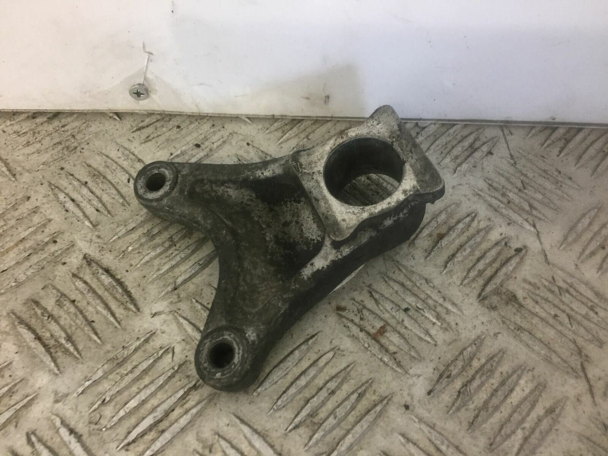 SUZUKI GSXR750 GSXR 750 Y K1 K2 K3 REAR CALIPER BRACKET  YEAR 2000