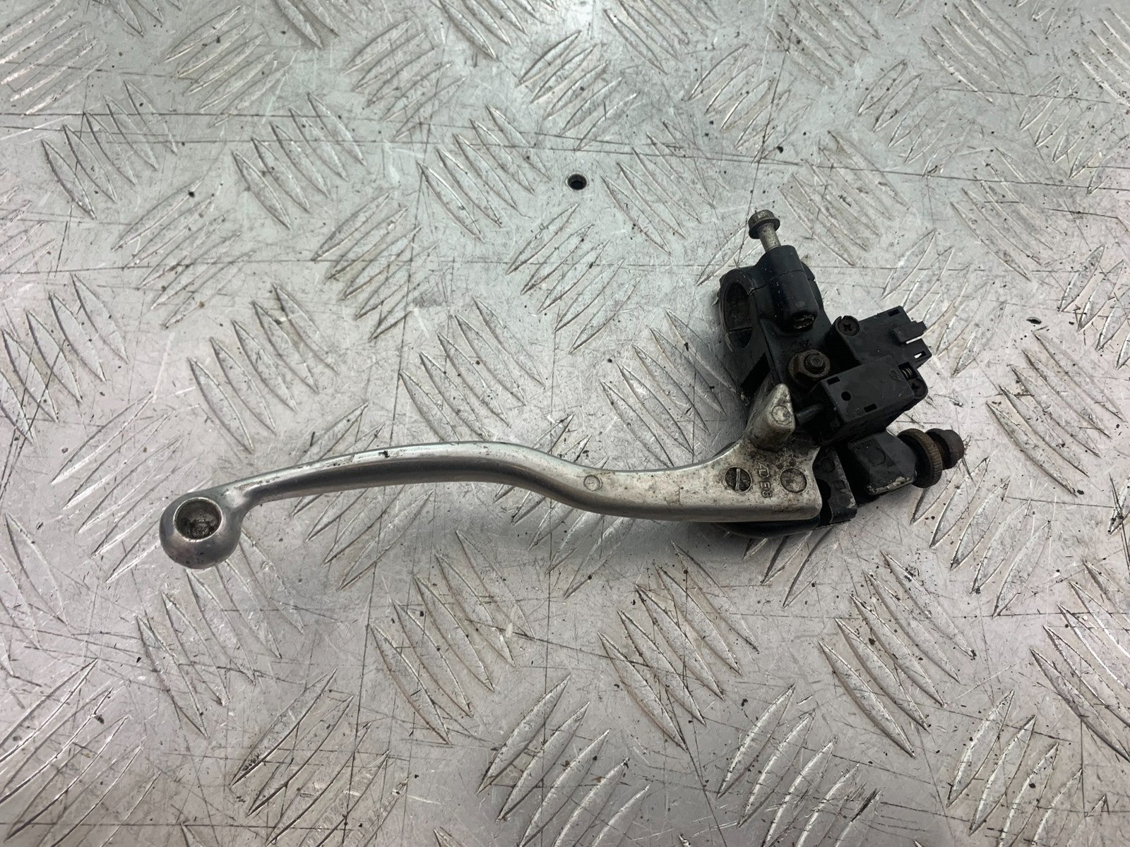 KAWASAKI ZX9R ZX9 C CLUTCH LEVER AND BRACKET  YEAR 1998-99 (CMB1213)