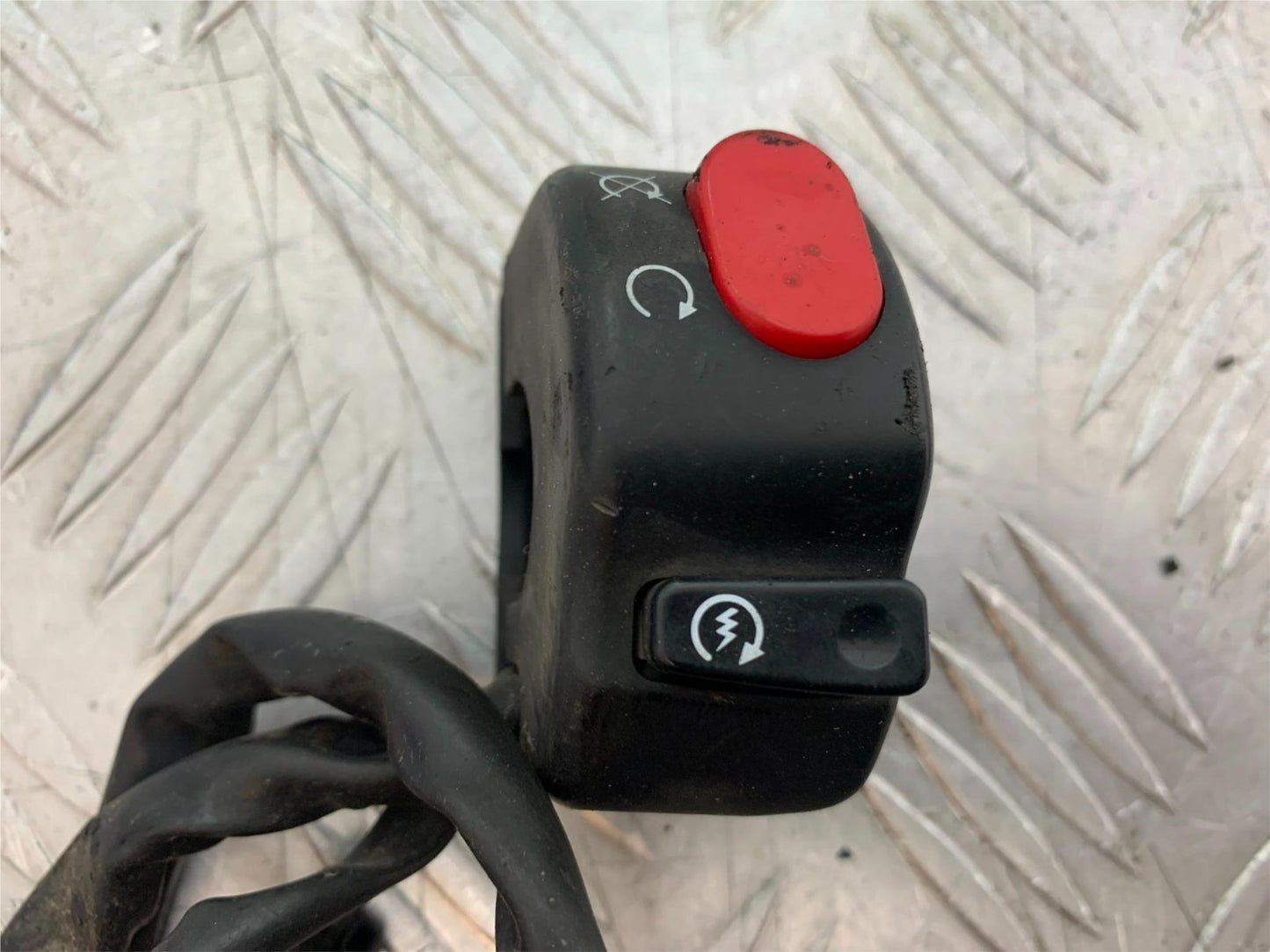 TRIUMPH 955i DAYTONA RIGHT SWITCH GEAR  YEAR 2002-2006 (CMB1229)
