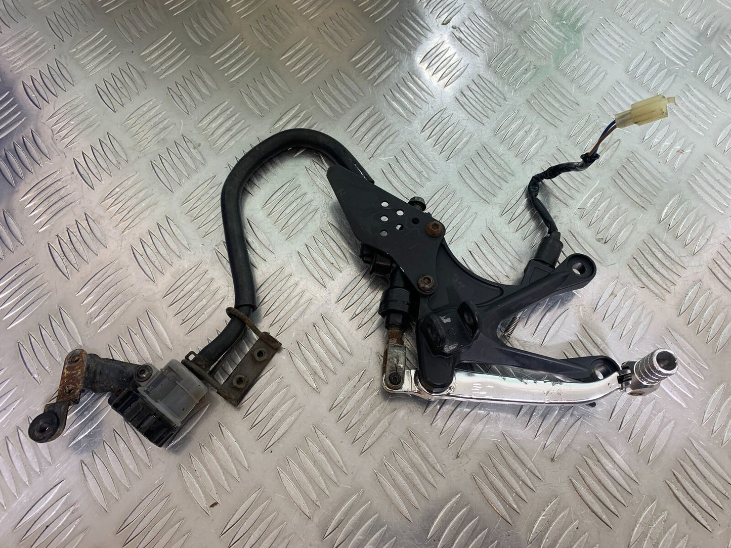 KAWASAKI ZX6R ZX6 R FRONT RIGHT HANGER  YEAR 2007 2008 (CMB1002)