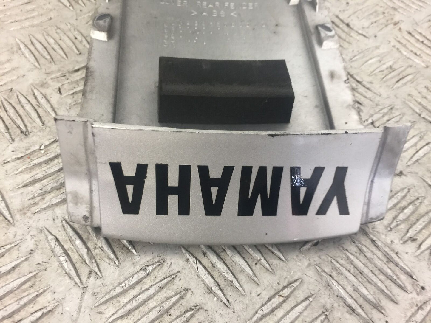 YAMAHA FZS600 FAZER 600 TAIL PIECE JOINER   YEAR 1998  (STOCK NO 335)