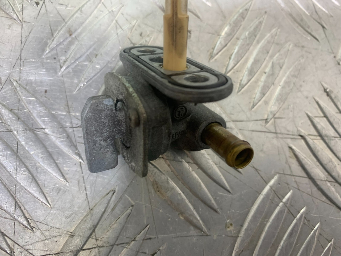 YAMAHA XJ900 XJ 900 DIVERSION PETROL TAP  YEAR 1994-2002 (CMB1292)