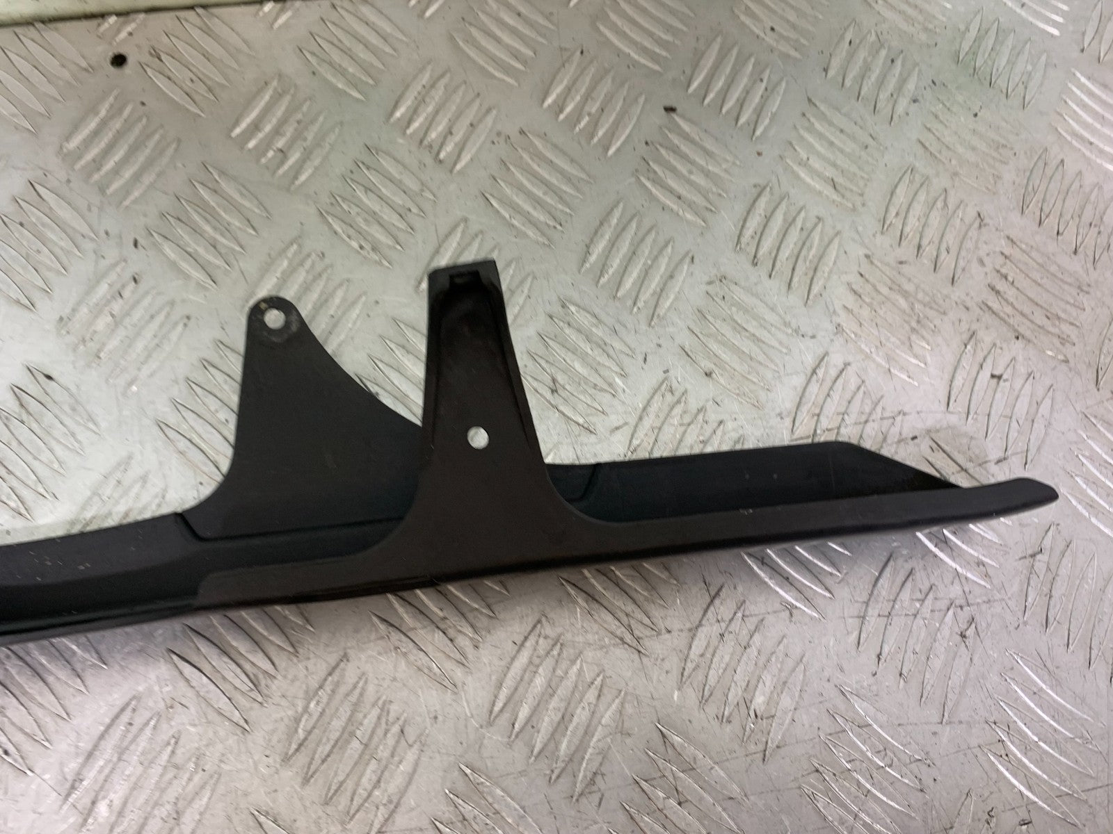 TRIUMPH 955I SPRINT RS CHAIN GUARD YEAR 1999-03 (CMB1313)