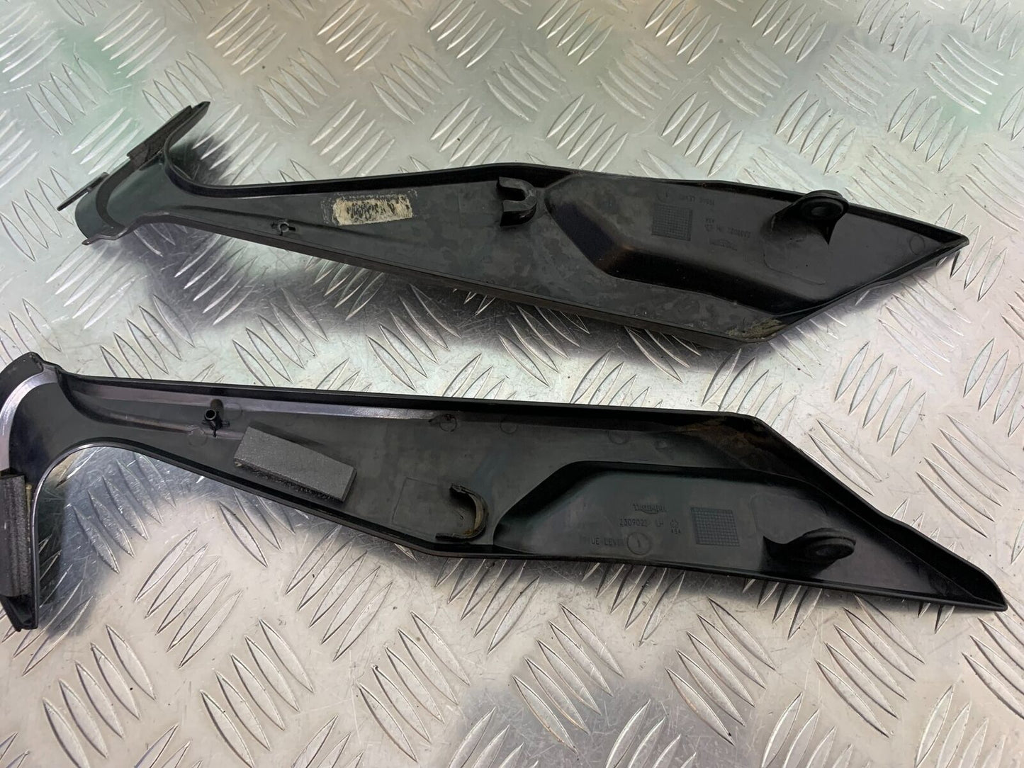 TRIUMPH TIGER 1200 EXPLORER TOP FAIRING INFILLS YEAR  2012-2015 (STOCK 992)