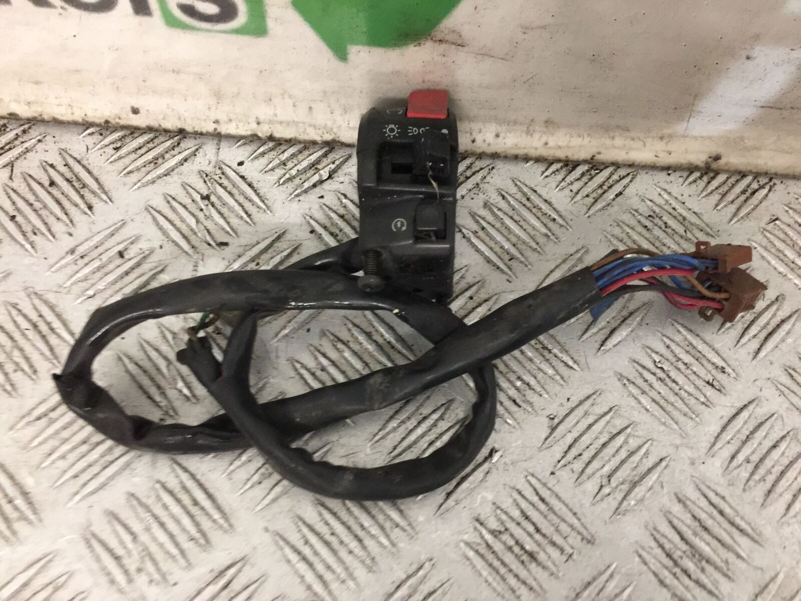 YAMAHA FZS600 FAZER 600 RIGHT SWITCH GEAR  YEAR 1998-2001(STOCK 878)