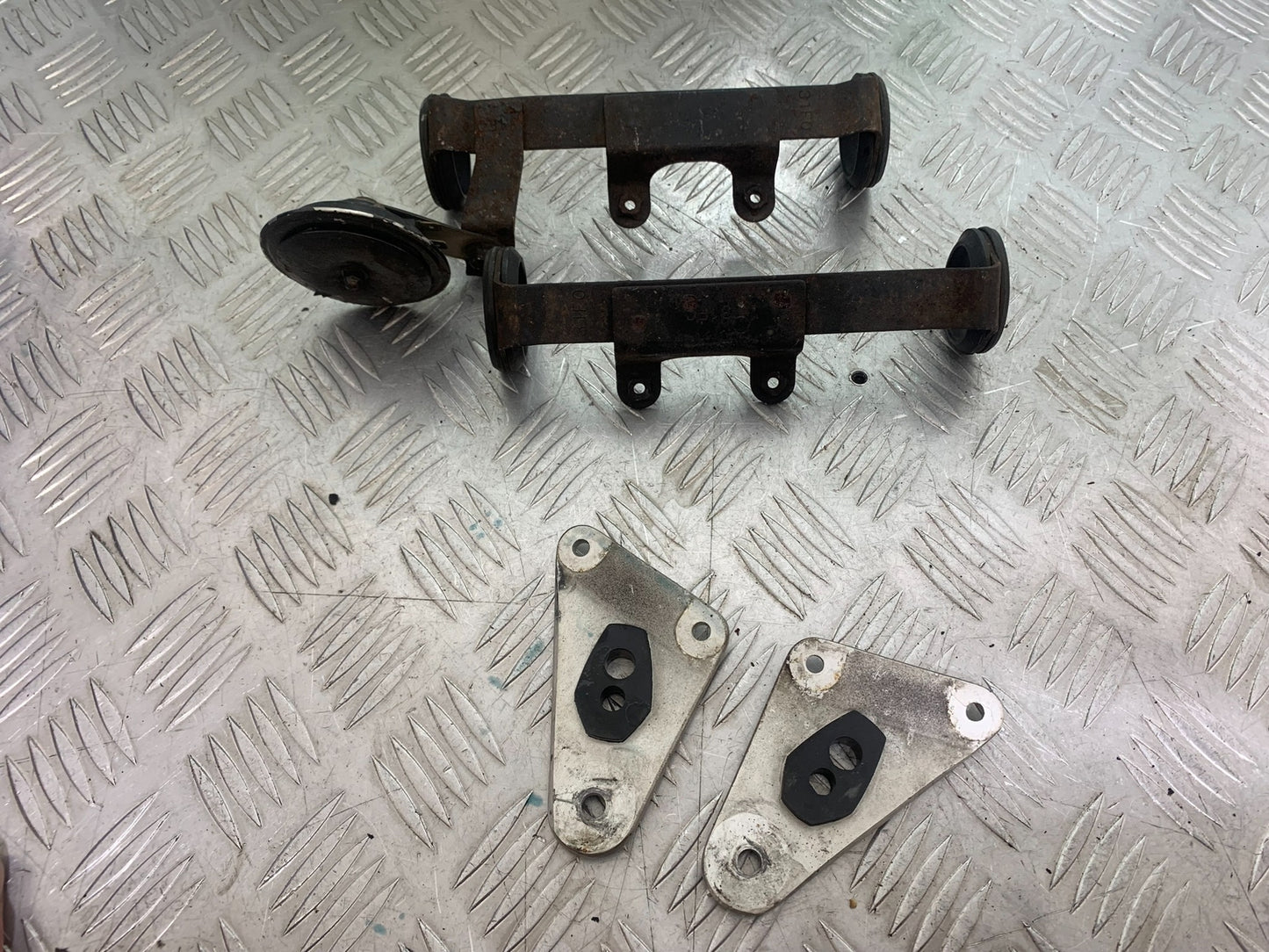 SUZUKI GSF600 GSF 600 BANDIT HEADLIGHT BRACKETS  YEAR 2001-2003 (CMB1157)
