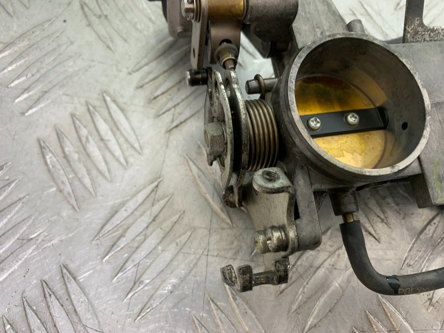 TRIUMPH SPEED TRIPLE R 1050 THROTTLE BODIES  2009 (CMB1183)