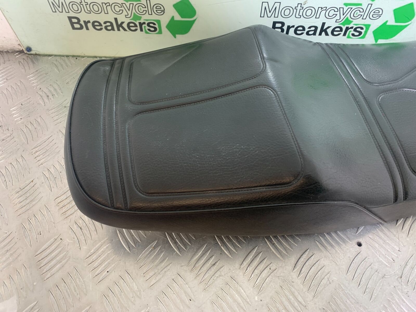YAMAHA XJR1300 XJR 1300 SEAT  YEAR 1999-2003 (CMB1055)