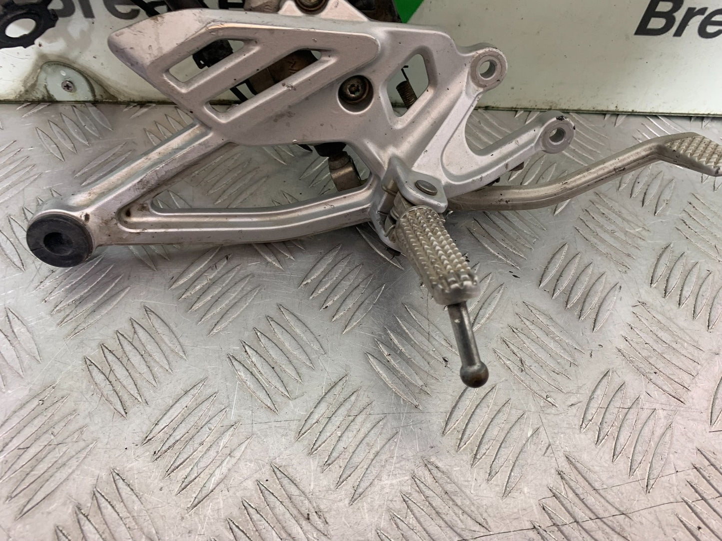 YAMAHA YZF-R125 YZF 125 FRONT RIGHT HANGER  YEAR 2019-2022 (CMB1263)