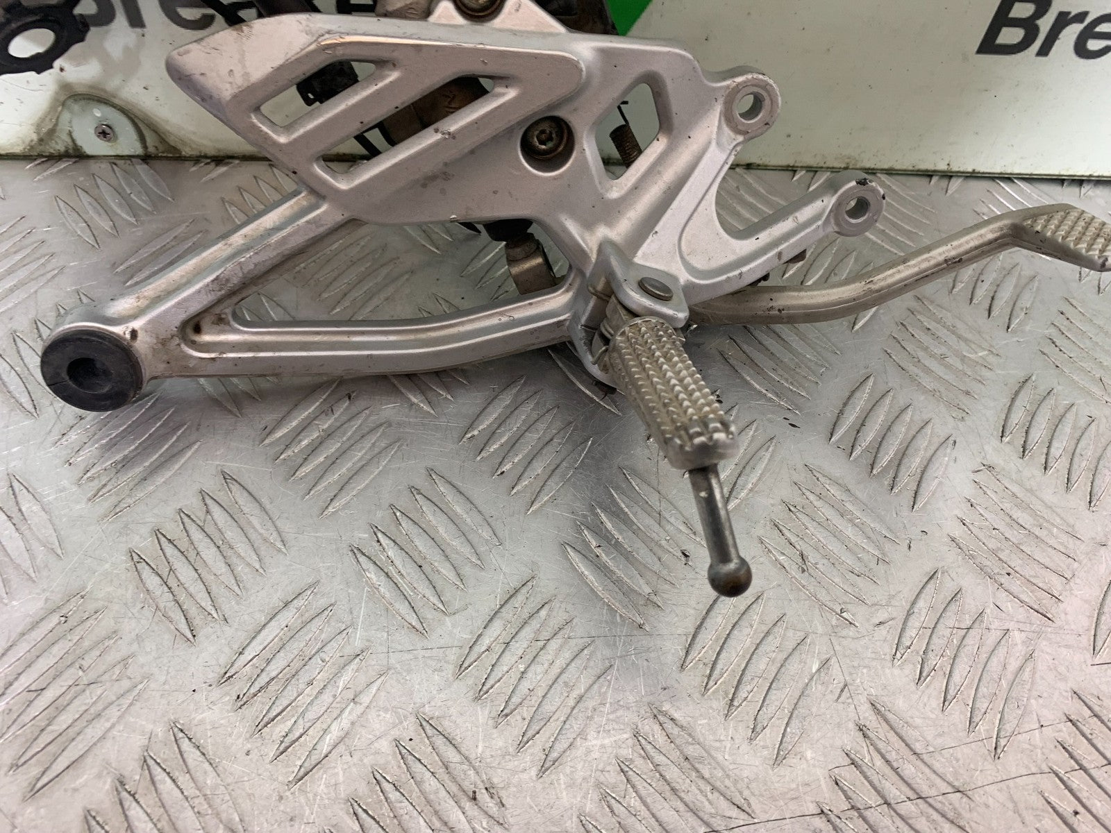 YAMAHA YZF-R125 YZF 125 FRONT RIGHT HANGER  YEAR 2019-2022 (CMB1263)