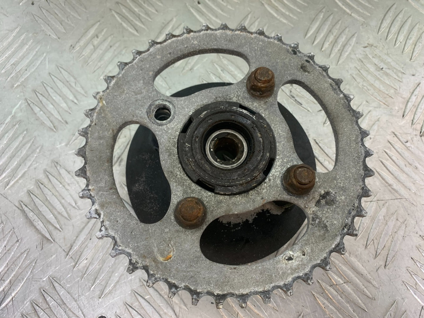 SINNIS HOODLUM 125 SPROCKET CARRIER   YEAR 2021-2025 (CMB1196)