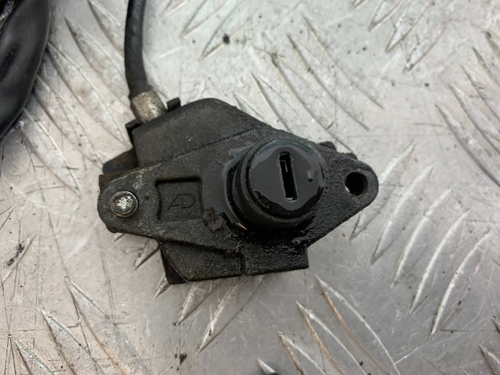 TRIUMPH TROPHY 900 LOCKS AND KEY  YEAR 1991-95 (CMB1251)